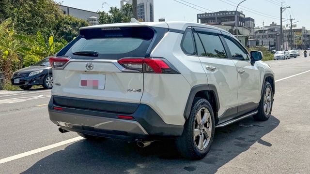 TOYOTA豐田 RAV4  第2張相片
