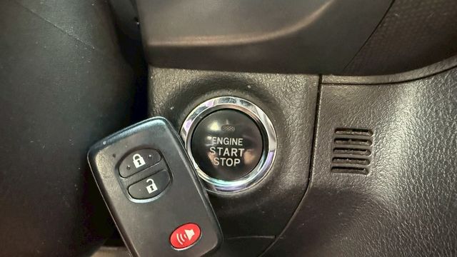 TOYOTA豐田 WISH  第8張相片