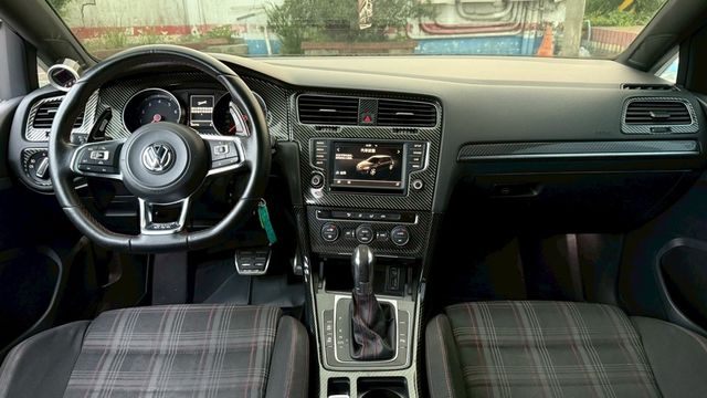 VOLKSWAGEN福斯 GOLF GTI  第5張相片