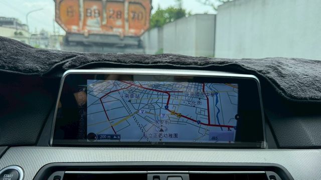 BMW寶馬 520D  第9張相片