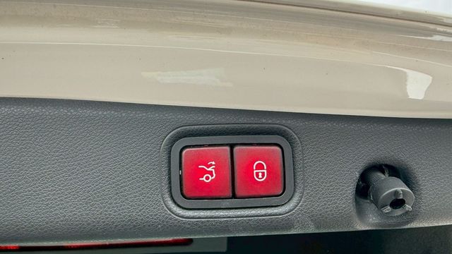 M-BENZ賓士 E250  第12張相片