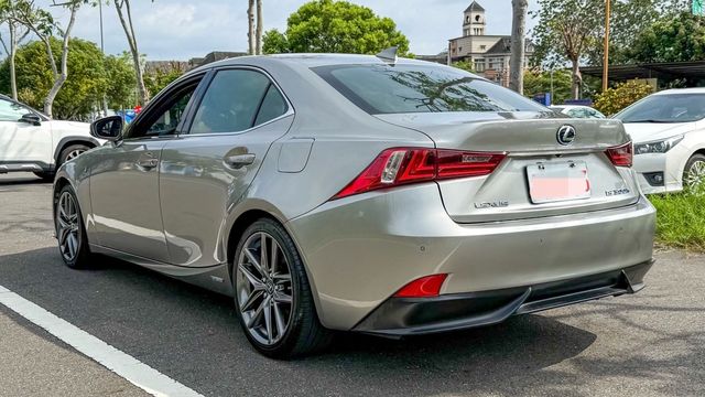 LEXUS凌志 IS 300H  第2張相片