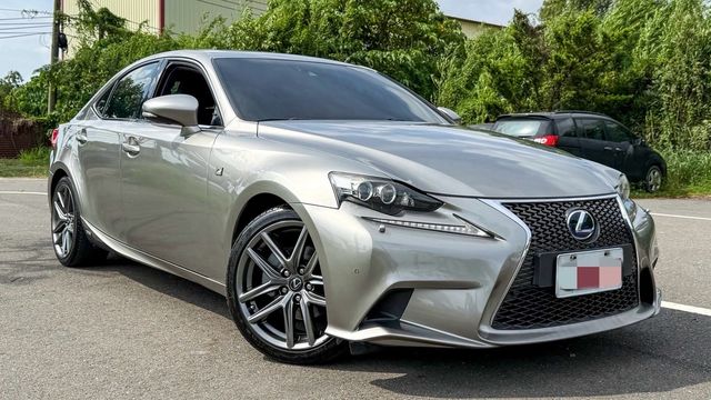 LEXUS凌志 IS 300H  第3張相片