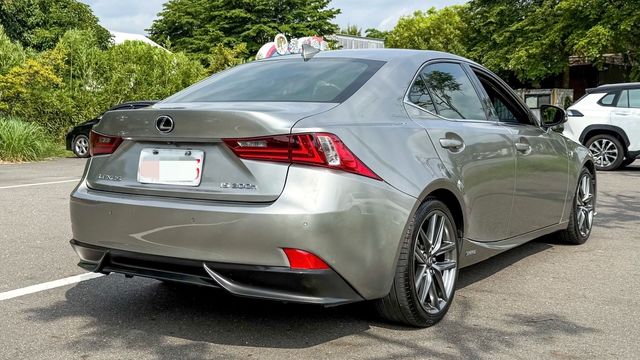 LEXUS凌志 IS 300H  第4張相片