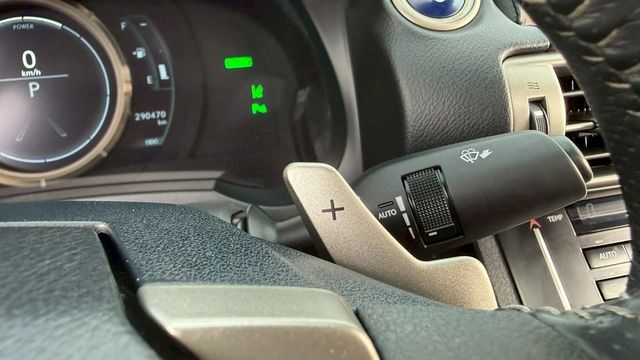 LEXUS凌志 IS 300H  第7張相片