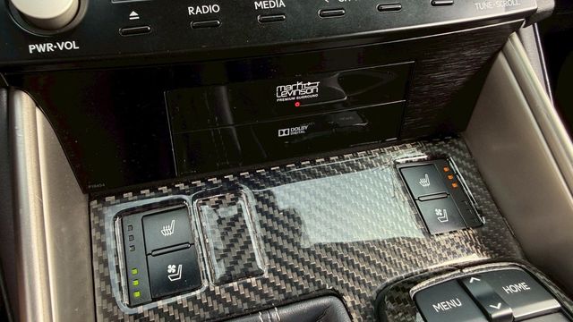 LEXUS凌志 IS 300H  第9張相片