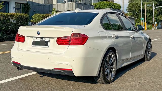 BMW寶馬 318D SEDAN  第4張相片