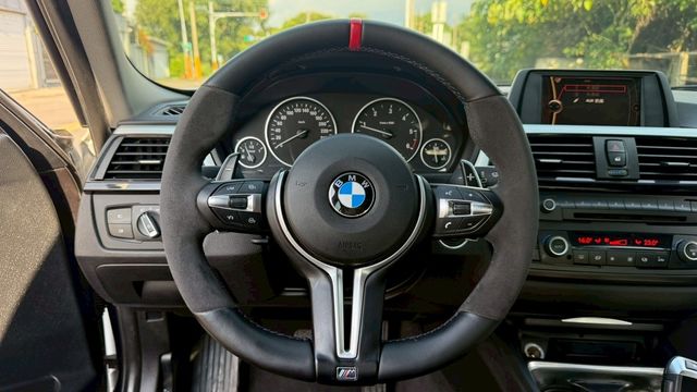 BMW寶馬 318D SEDAN  第7張相片
