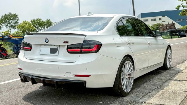 BMW寶馬 318D SEDAN  第4張相片