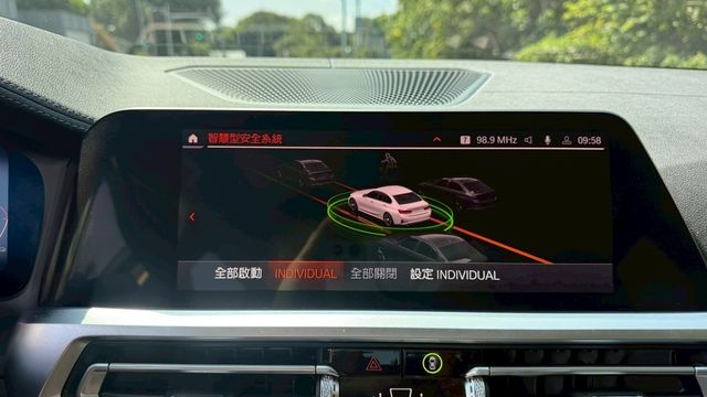BMW寶馬 318I  第8張相片
