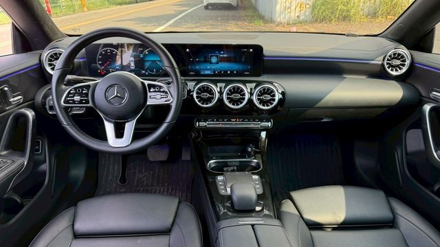 M-BENZ賓士 CLA200  第5張相片