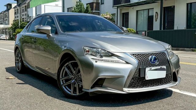 LEXUS凌志 IS 300H  第3張相片