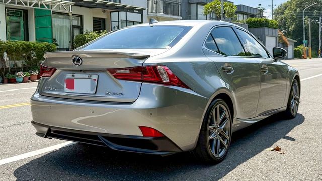 LEXUS凌志 IS 300H  第4張相片