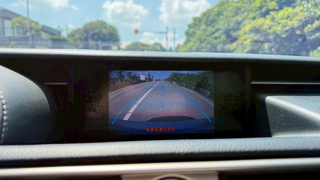 LEXUS凌志 IS 300H  第9張相片