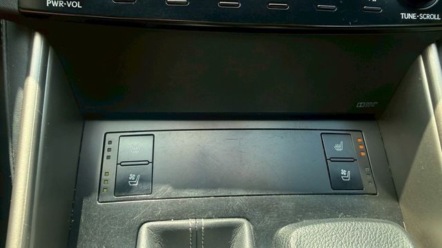 LEXUS凌志 IS 300H  第10張相片