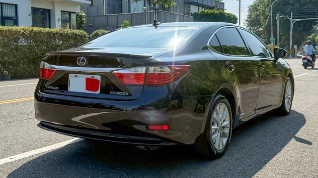 LEXUS凌志 ES300H  第4張相片