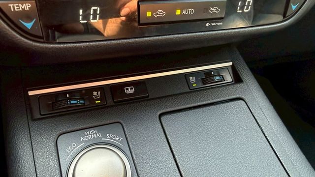LEXUS凌志 ES300H  第10張相片