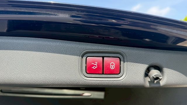 M-BENZ賓士 E300  第13張相片
