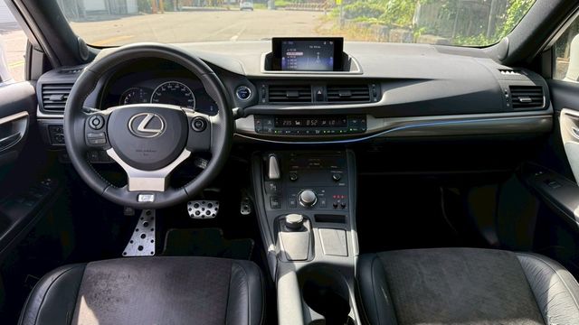 LEXUS凌志 CT200H  第5張相片
