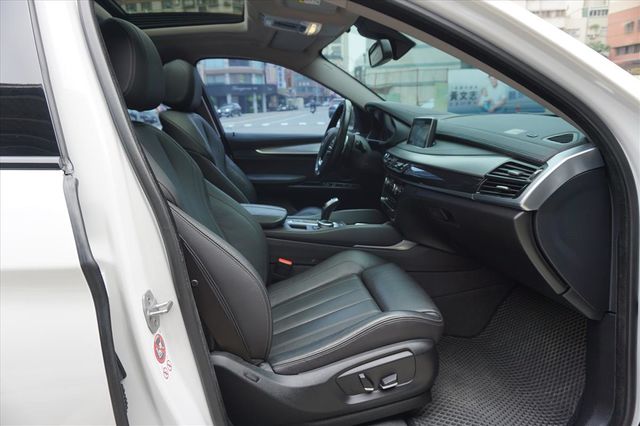 2018年領牌  BMW X6 30d  第8張相片