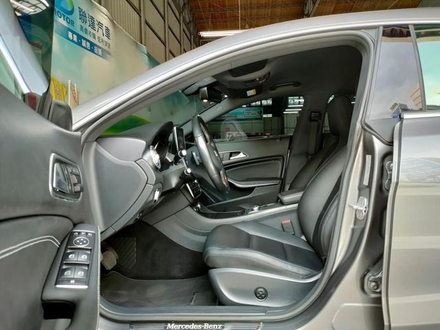 2016年領牌M-Benz CLA200  第7張相片