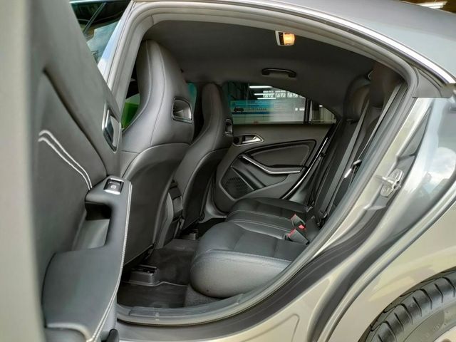 2016年領牌M-Benz CLA200  第9張相片