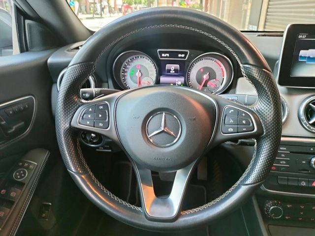 2016年領牌M-Benz CLA200  第12張相片