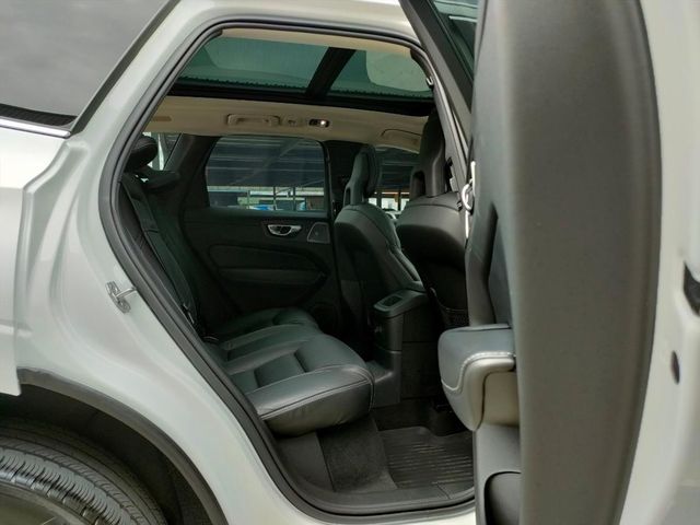 2018 Volvo XC60 T8  第12張相片