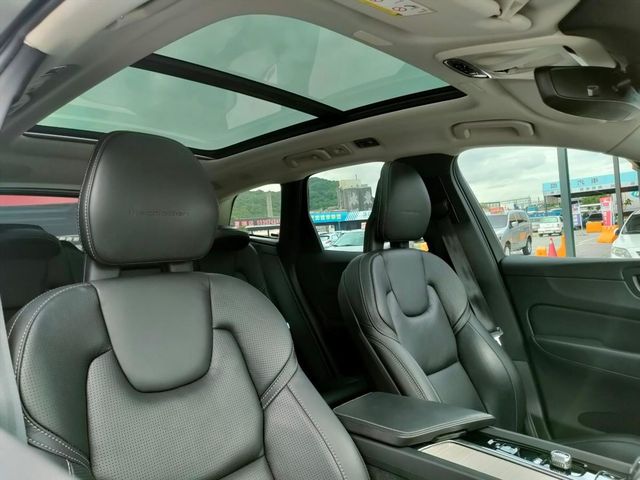 2018 Volvo XC60 T8  第13張相片