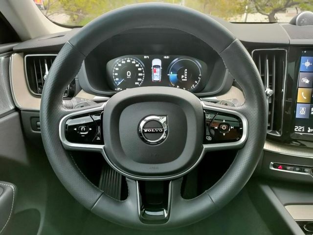 2018 Volvo XC60 T8  第14張相片
