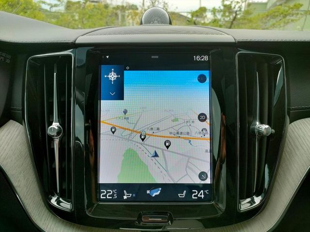 2018 Volvo XC60 T8  第19張相片