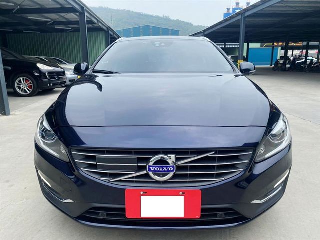 2017年 V60 D4 2.0 柴油  第5張相片