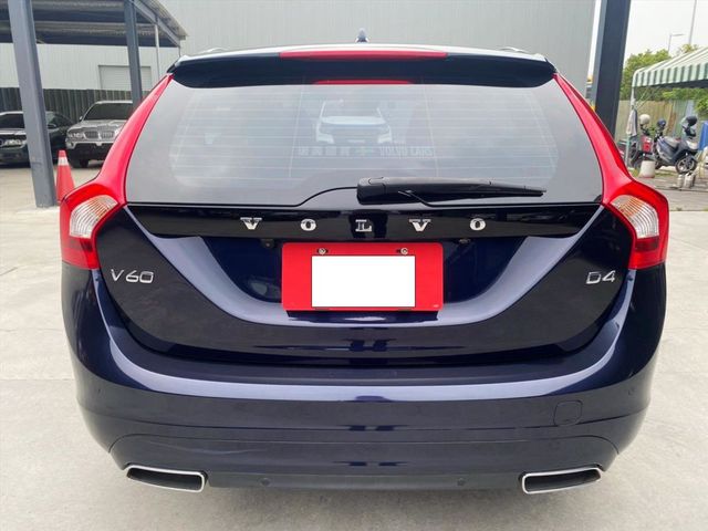 2017年 V60 D4 2.0 柴油  第6張相片