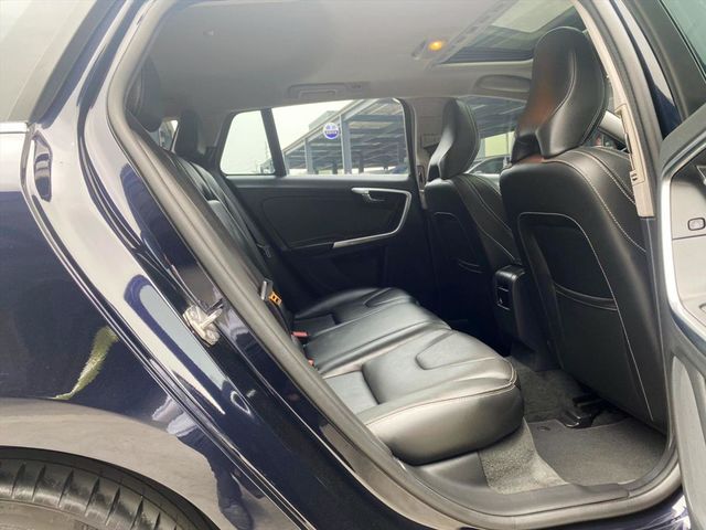2017年 V60 D4 2.0 柴油  第9張相片