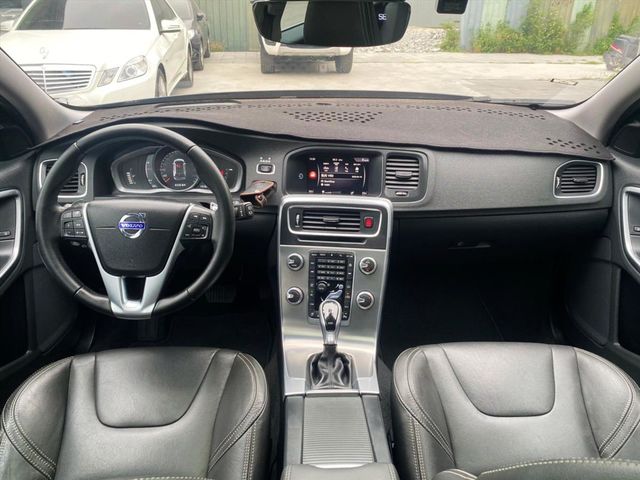 2017年 V60 D4 2.0 柴油  第11張相片