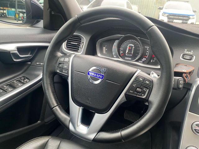 2017年 V60 D4 2.0 柴油  第12張相片