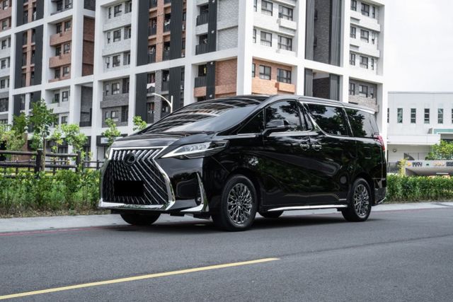 船長車庫 - 總代理 2023 LEXUS LM300h 7人座 僅跑2萬  第1張相片