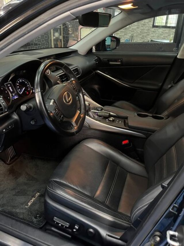 LEXUS凌志 IS200T  第14張相片