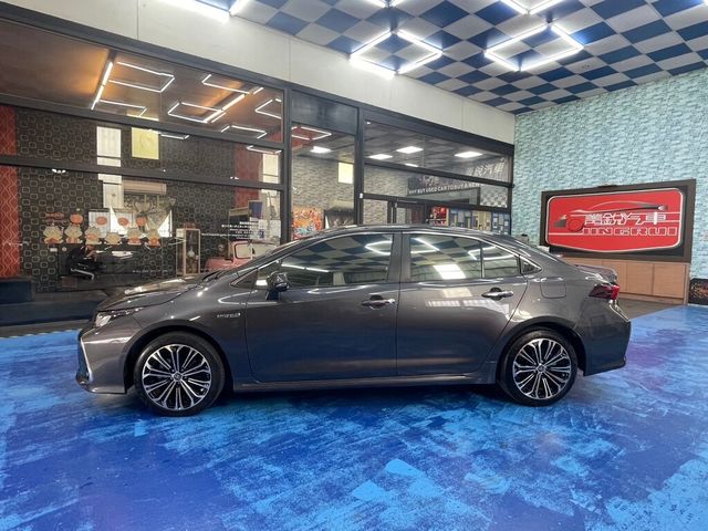 TOYOTA豐田 COROLLA ALTIS HYBRID  第4張相片