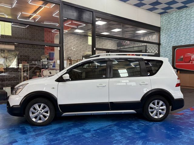 NISSAN日產 LIVINA  第5張相片