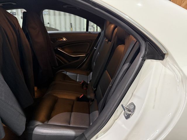 M-BENZ賓士 CLA200  第8張相片
