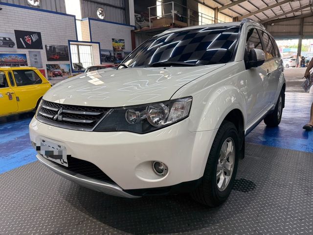 MITSUBISHI三菱 OUTLANDER  第2張相片