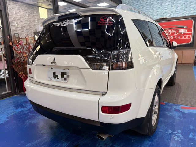 MITSUBISHI三菱 OUTLANDER  第4張相片