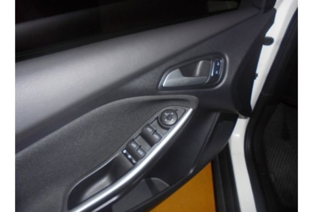 Ford FOCUS  第7張相片