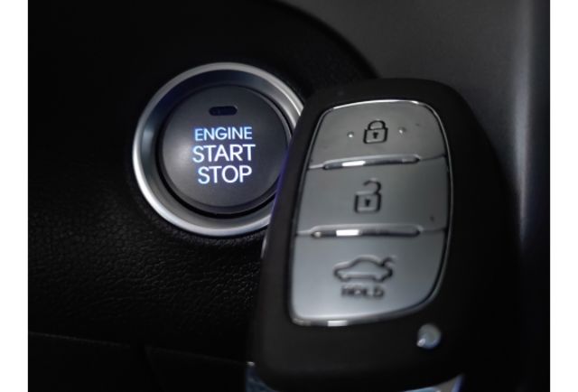 Hyundai ELANTRA  第7張相片