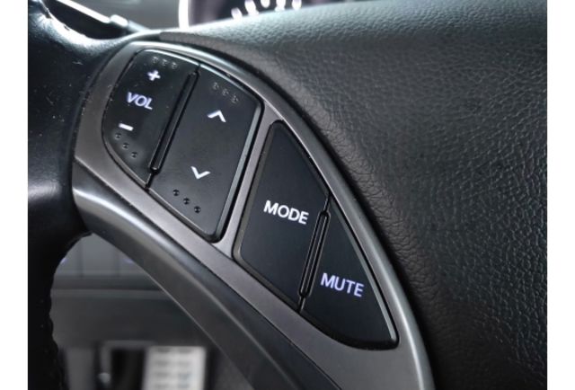 Hyundai ELANTRA  第12張相片