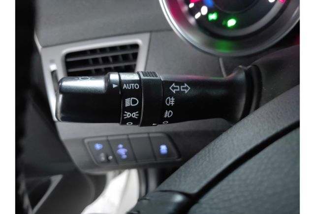 Hyundai ELANTRA  第14張相片