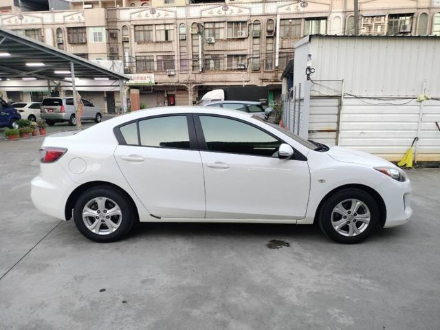 微笑馬3優質代步車全車原版件內外漂亮認證車可貸款  第6張相片
