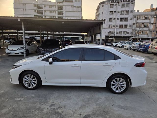 豪華+◆原版件◆僅跑1萬公里◆ikey◆盲點偵測◆恆溫◆倒車顯影◆ACC跟車◆新車保固中◆CarPlay功能  第2張相片