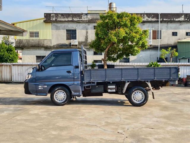 一手車/低里程/僅7200公里/胎壓偵測/循跡防滑/雙安全氣囊/里程保證/YES認證/附發票  第4張相片